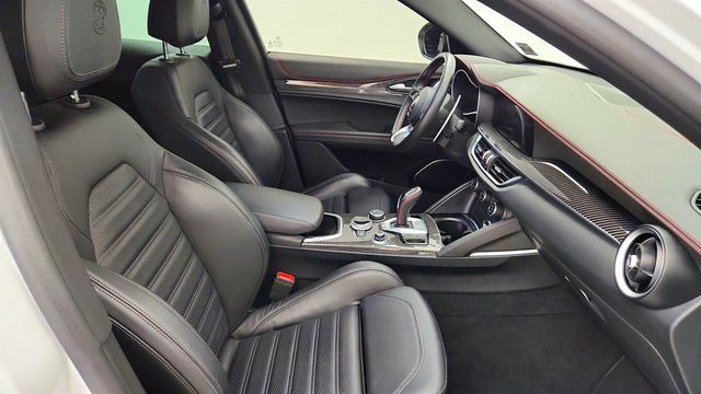 2023 Alfa Romeo Stelvio Estrema AWD w/ Estrema Package & Active Assist Plus Pkg - 23046049 - 24