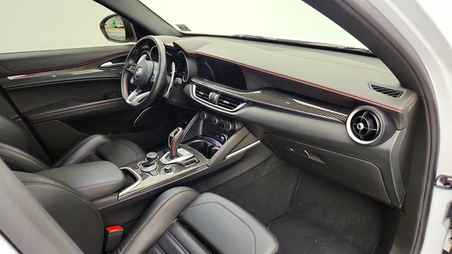 2023 Alfa Romeo Stelvio Estrema AWD w/ Estrema Package & Active Assist Plus Pkg - 23046049 - 25