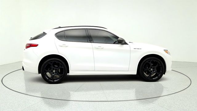 2023 Alfa Romeo Stelvio Estrema AWD w/ Estrema Package & Active Assist Plus Pkg - 23046049 - 3