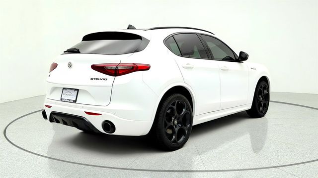 2023 Alfa Romeo Stelvio Estrema AWD w/ Estrema Package & Active Assist Plus Pkg - 23046049 - 4