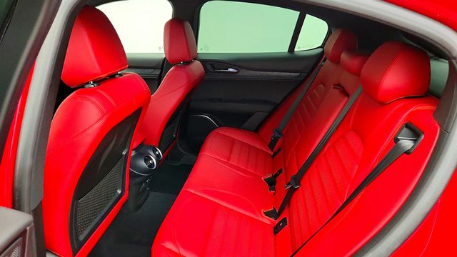 2023 Alfa Romeo Stelvio Sprint AWD w/ Red Leather Sport Seats & Gloss-Red Brake Calipers - 23033189 - 20