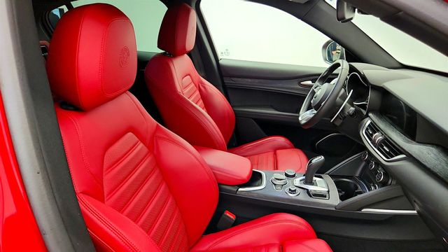2023 Alfa Romeo Stelvio Sprint AWD w/ Red Leather Sport Seats & Gloss-Red Brake Calipers - 23033189 - 23