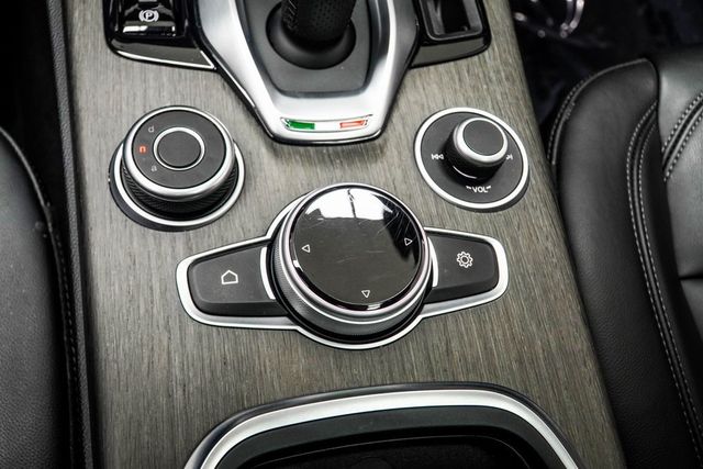 2023 Alfa Romeo Stelvio Ti AWD - 22952753 - 19
