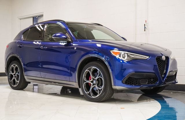 2023 Alfa Romeo Stelvio Ti AWD - 23075622 - 4