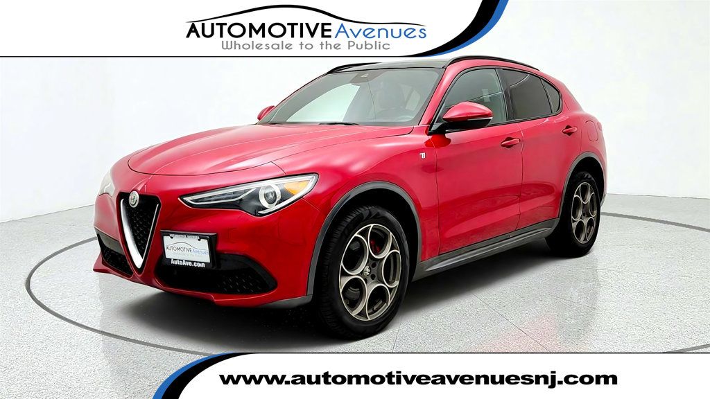2023 Alfa Romeo Stelvio Ti AWD w/ Gloss-Red Calipers - 23082187 | Video 1