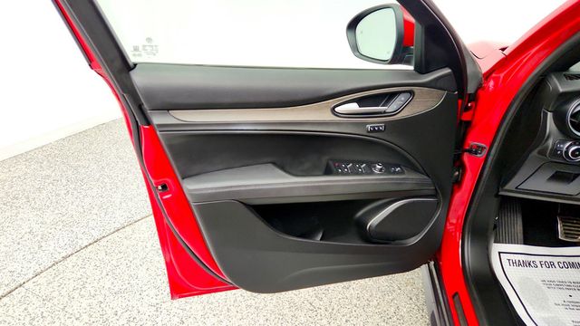 2023 Alfa Romeo Stelvio Ti AWD w/ Gloss-Red Calipers - 23082187 - 10