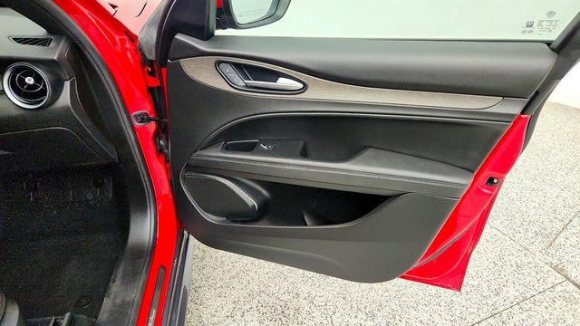 2023 Alfa Romeo Stelvio Ti AWD w/ Gloss-Red Calipers - 23082187 - 26