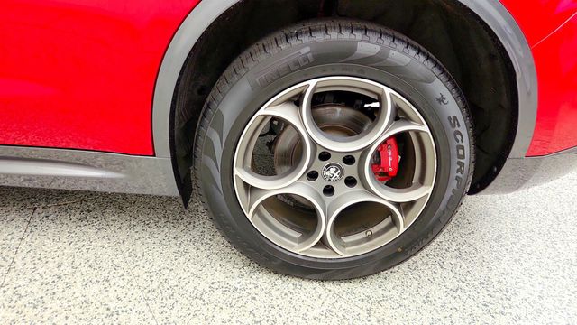 2023 Alfa Romeo Stelvio Ti AWD w/ Gloss-Red Calipers - 23082187 - 8
