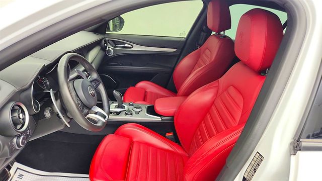 2023 Alfa Romeo Stelvio Veloce AWD w/ Active Assist Plus & harman/kardon Audio - 23041980 - 12