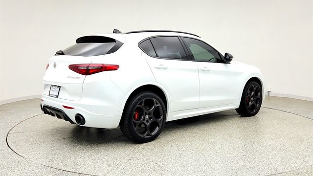 2023 Alfa Romeo Stelvio Veloce AWD w/ Active Assist Plus & harman/kardon Audio - 23041980 - 4