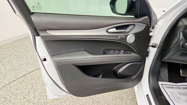 2023 Alfa Romeo Stelvio Veloce AWD w/ Active Assist Plus & Limited-Slip Differential - 23079264 - 10