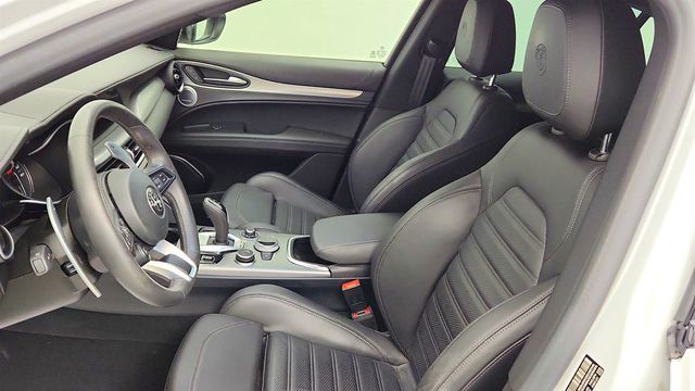 2023 Alfa Romeo Stelvio Veloce AWD w/ Active Assist Plus & Limited-Slip Differential - 23079264 - 19