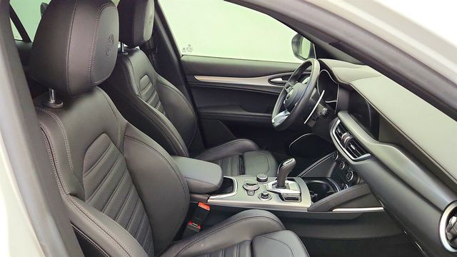 2023 Alfa Romeo Stelvio Veloce AWD w/ Active Assist Plus & Limited-Slip Differential - 23079264 - 23