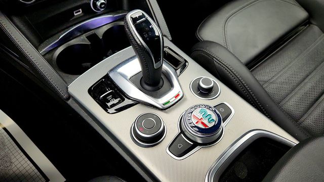 2023 Alfa Romeo Stelvio Veloce AWD with Active Assist Plus Package - 22960142 - 16