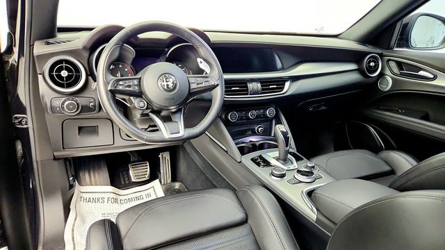 2023 Alfa Romeo Stelvio Veloce AWD w/ Premium Int. & Sound Pkg and Active Assist+ Pkg - 23026853 - 12