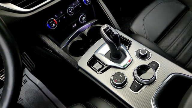 2023 Alfa Romeo Stelvio Veloce AWD w/ Premium Int. & Sound Pkg and Active Assist+ Pkg - 23026853 - 16