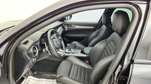 2023 Alfa Romeo Stelvio Veloce AWD w/ Premium Int. & Sound Pkg and Active Assist+ Pkg - 23026853 - 19