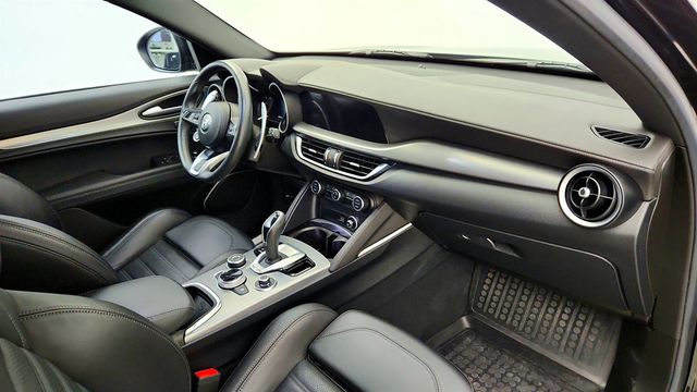 2023 Alfa Romeo Stelvio Veloce AWD w/ Premium Int. & Sound Pkg and Active Assist+ Pkg - 23026853 - 24