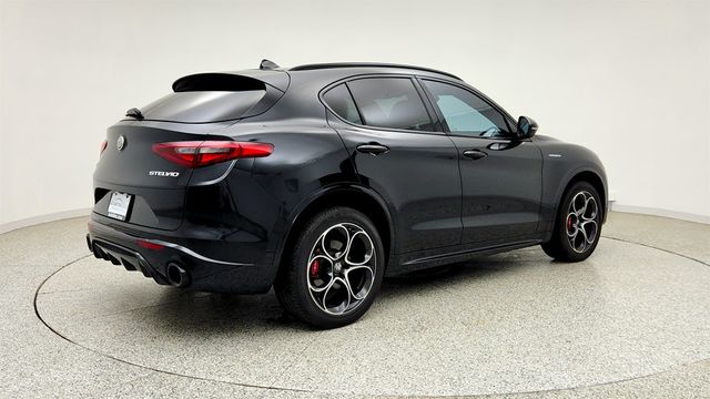 2023 Alfa Romeo Stelvio Veloce AWD w/ Premium Int. & Sound Pkg and Active Assist+ Pkg - 23026853 - 4