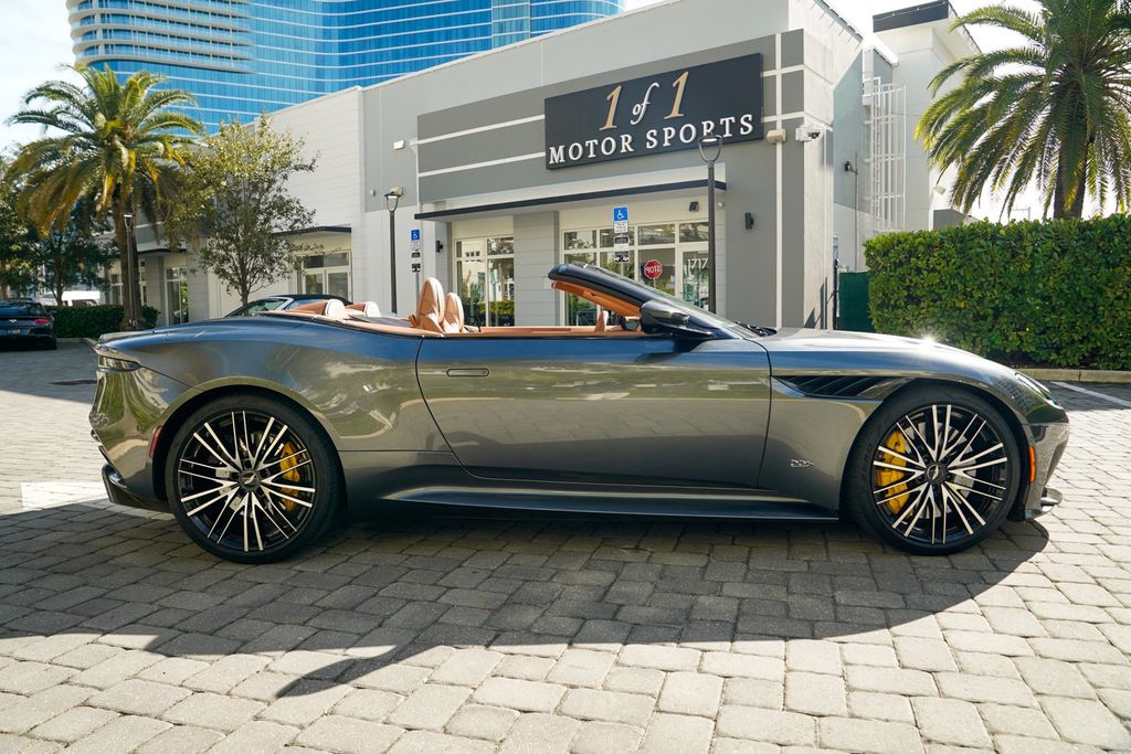 2023 Aston Martin DBS Volante - 22957582 - 31