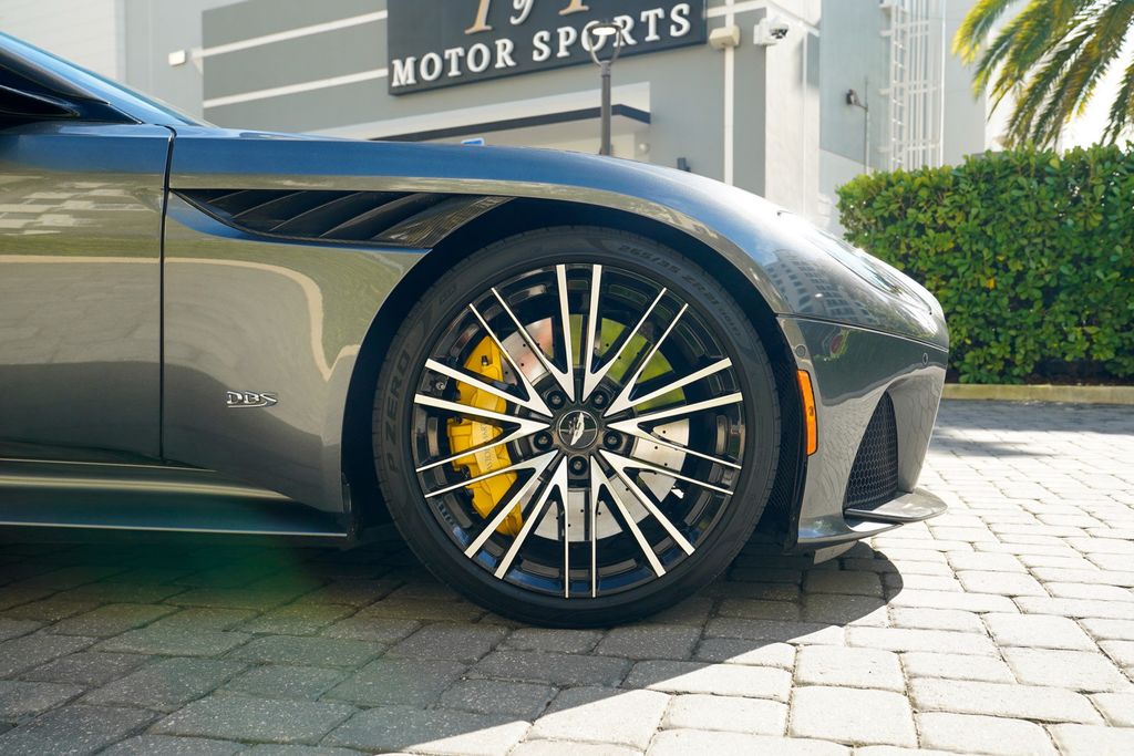 2023 Aston Martin DBS Volante - 22957582 - 32