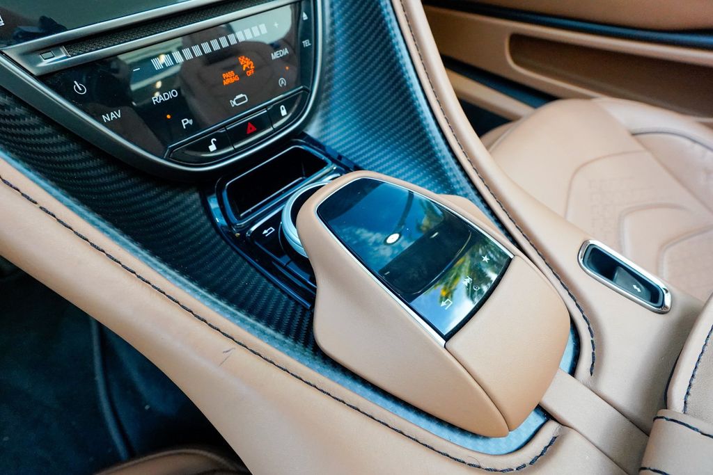 2023 Aston Martin DBS Volante - 22957582 - 70