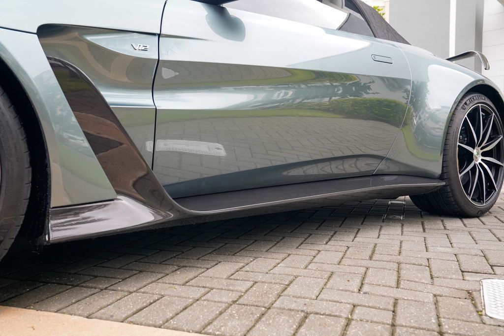 2023 Aston Martin Vantage V12 Roadster - 22938048 - 33
