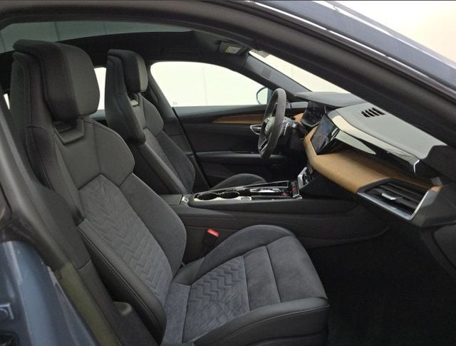 2023 Audi e-tron GT Premium Plus quattro - 23079023 - 4