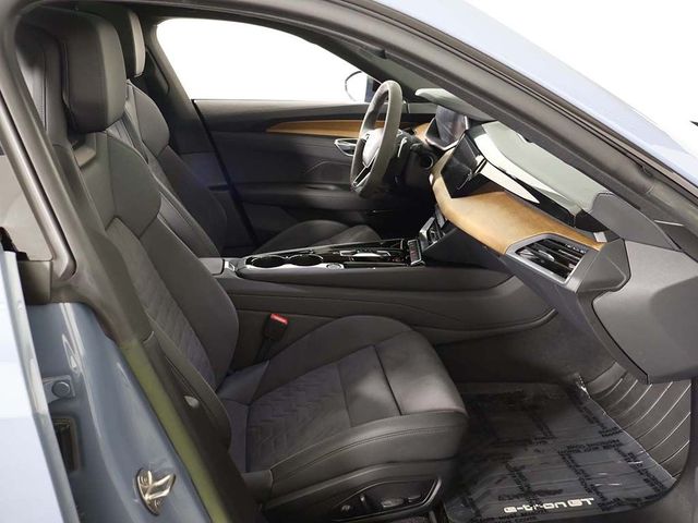 2023 Audi e-tron GT Premium Plus quattro - 23022269 - 32