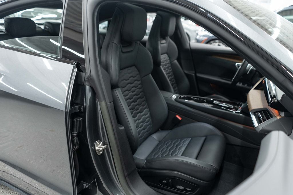 2023 Audi e-tron GT Premium Plus photo 11