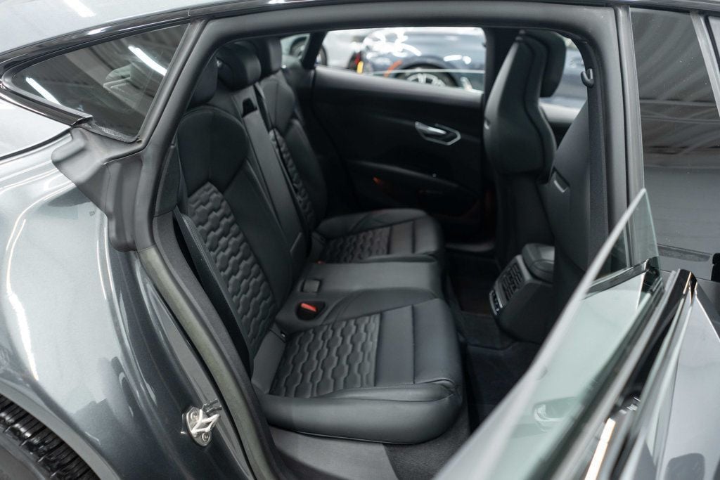 2023 Audi e-tron GT Premium Plus photo 12