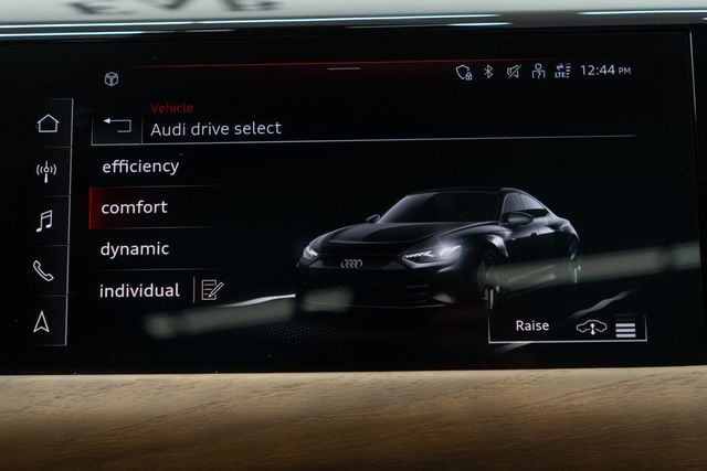 2023 Audi e-tron GT Premium Plus quattro - 22932610 - 24