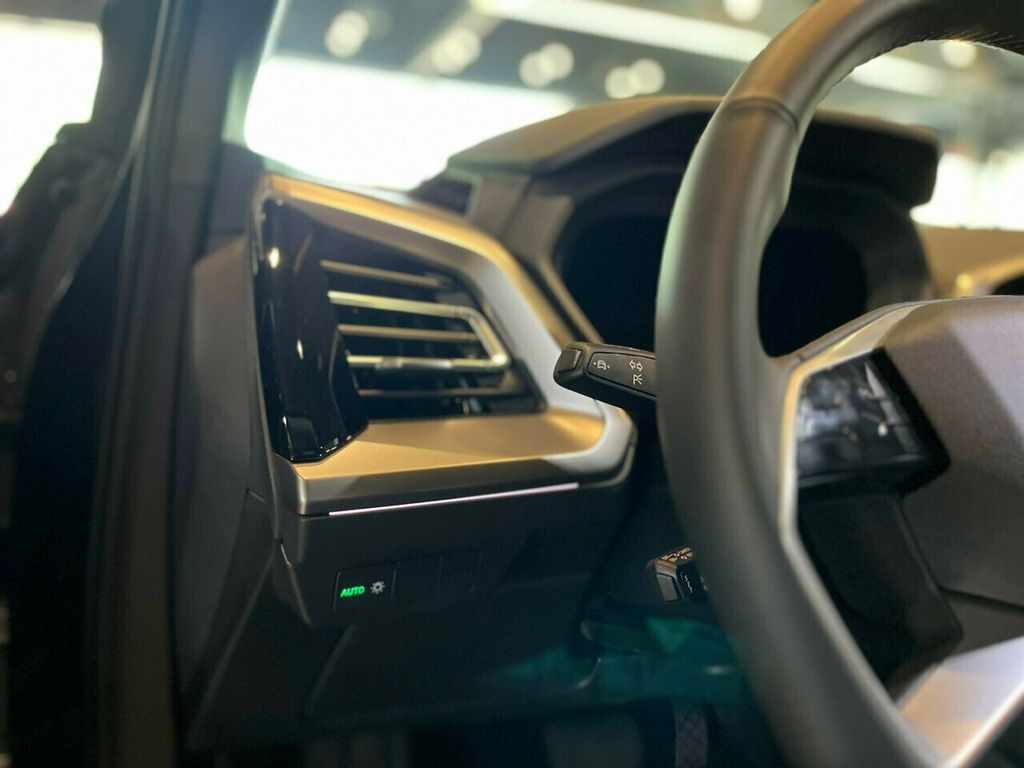 2023 Audi Q4 e-tron PremiumPlus/Blackoptic/Quattro/VeryLowMiles/Nav/Blindspot/Camera - 21908108 - 13