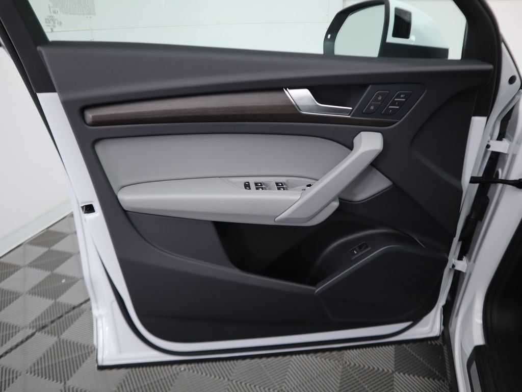 2023 Audi Q5 Exclusive (286hp) - Interior and Exterior Details 
