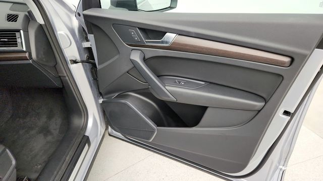 2023 Audi Q5 Premium 40 TFSI quattro with Panoramic Sunroof & Convenience Pkg - 22946018 - 24