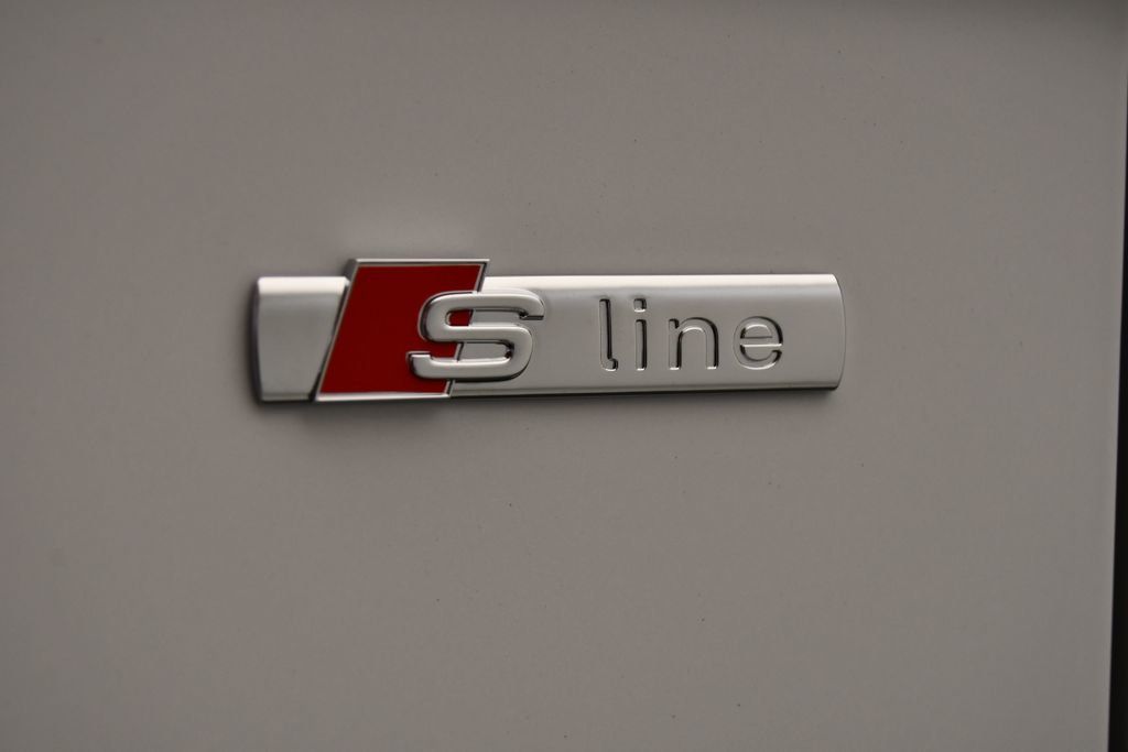 Emblème S line - Audi - Logo - badge - A3 - A5 - RS - noir