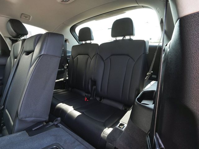 2023 Audi Q7 45 Premium - 23076379 - 32