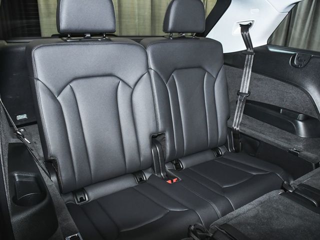 2023 Audi Q7 55 Premium Plus - 23035760 - 62