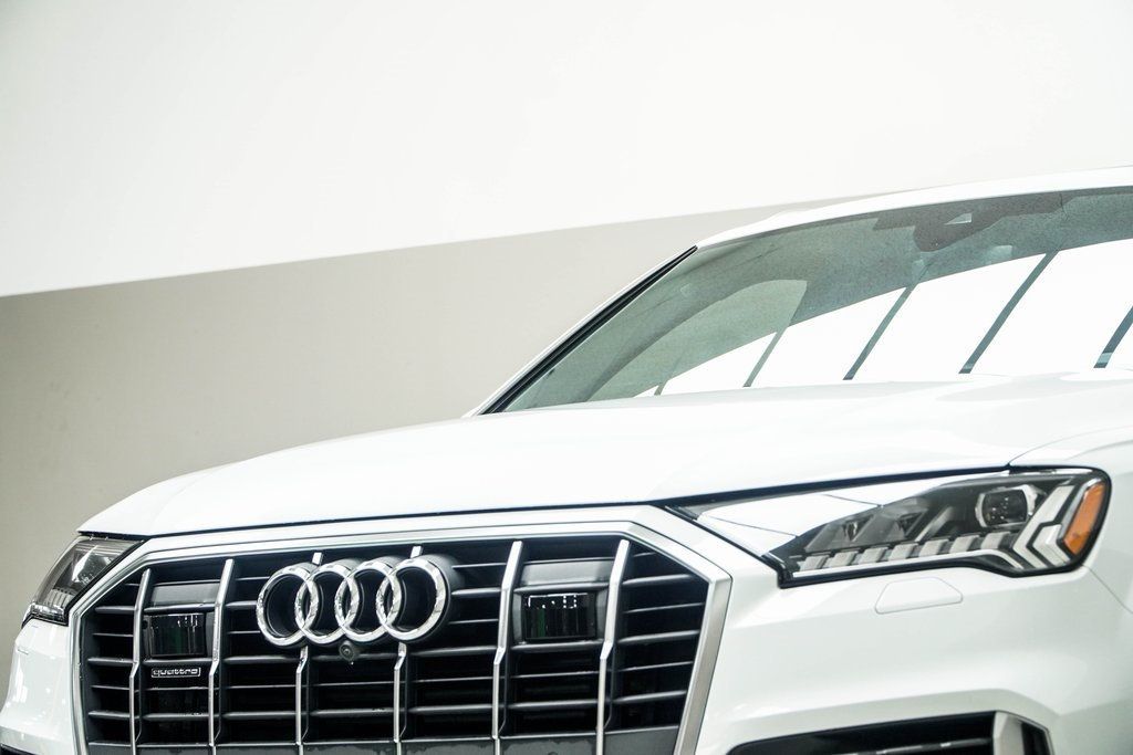 2023 Audi Q7 55 Premium photo 3