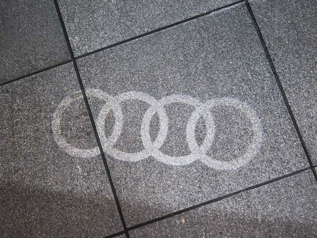 2023 Audi Q8 55 Premium Plus - 23037230 - 19
