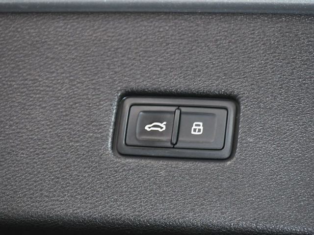 2023 Audi Q8 55 Premium Plus - 23037230 - 70