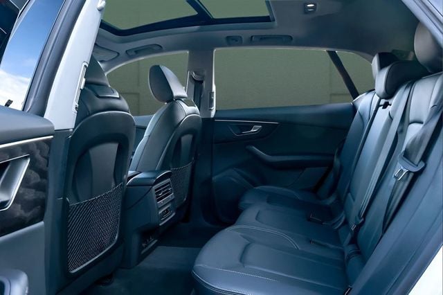 2023 Audi Q8 Premium 55 TFSI quattro - 23005004 - 10