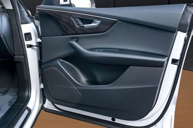 2023 Audi Q8 Premium 55 TFSI quattro - 23005004 - 17
