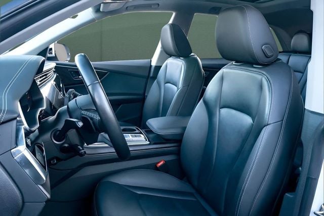 2023 Audi Q8 Premium 55 TFSI quattro - 23005004 - 1