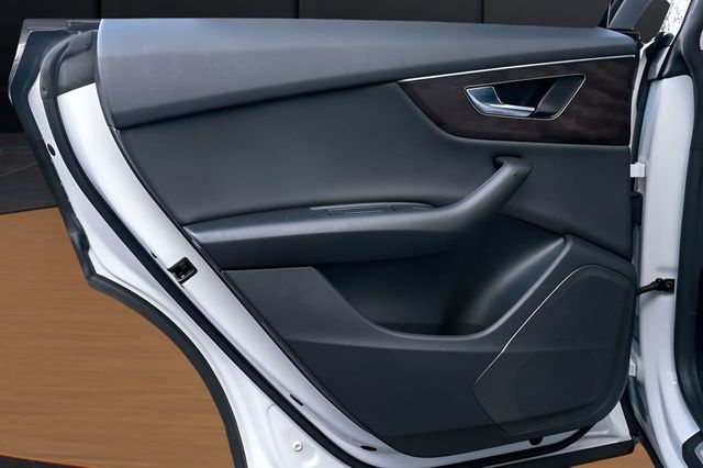 2023 Audi Q8 Premium 55 TFSI quattro - 23005004 - 23