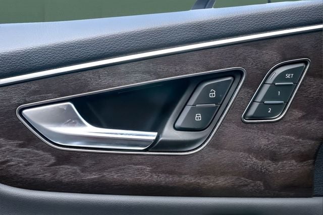 2023 Audi Q8 Premium 55 TFSI quattro - 23005004 - 29