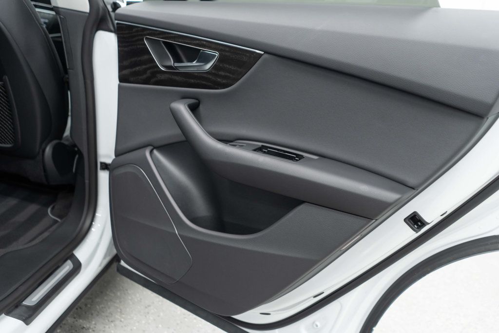 Audi Q8 photo 30
