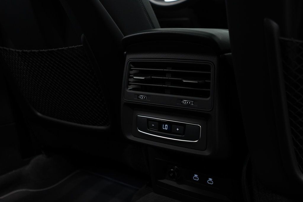 Audi Q8 photo 32