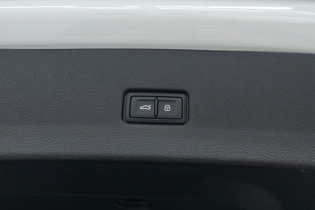 Audi Q8 photo 35