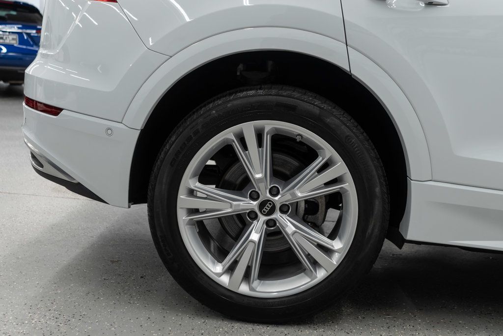 Audi Q8 photo 38